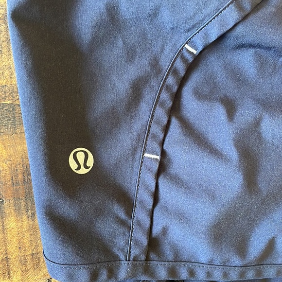 Lululemon Size 6 Shorts - Picture 2 of 9